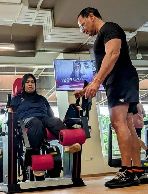 Senior exercise training using HUR equipment